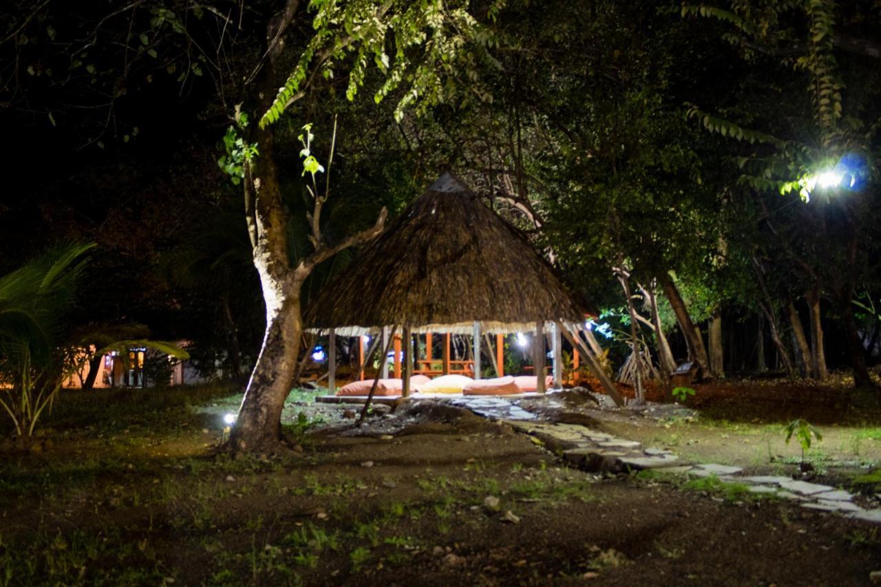 La Choza Playa Venao Hostel Exterior photo
